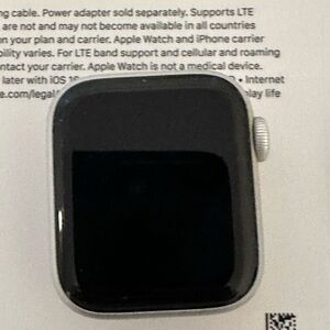 Apple Smartwatch Black and Silver SE 40mm
